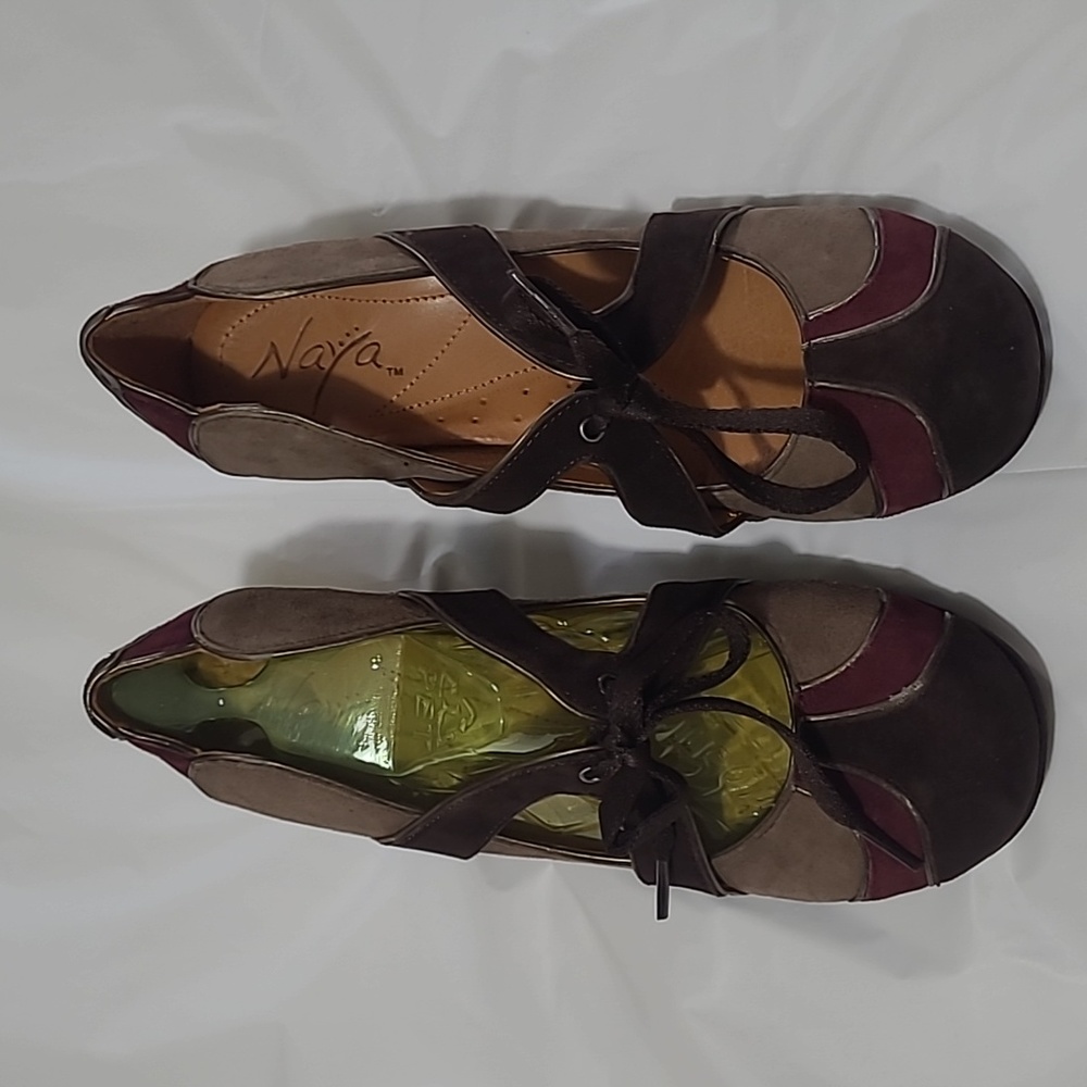 Naya Briar Retro Taupe, Rasberry & Brown Suede Mary Jane Pumps Size 6 1/2